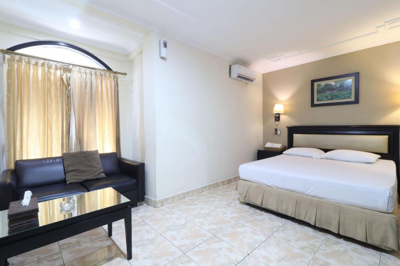 C'One Hotel Pulomas Jakarta Exterior photo