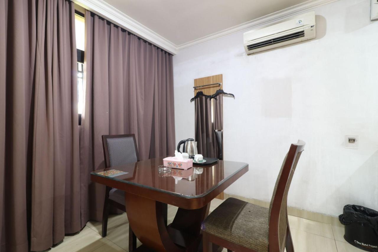C'One Hotel Pulomas Jakarta Exterior photo