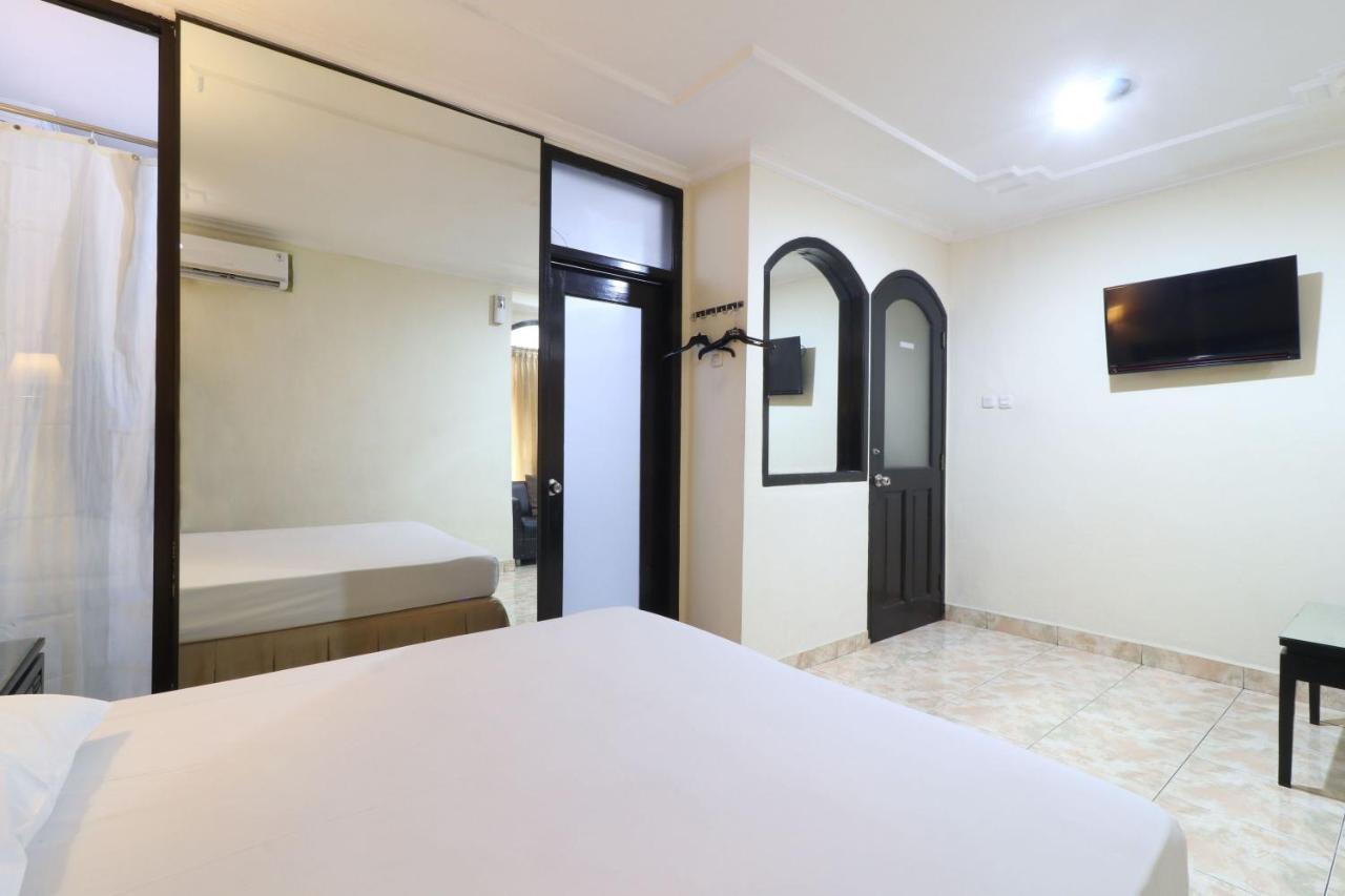 C'One Hotel Pulomas Jakarta Exterior photo